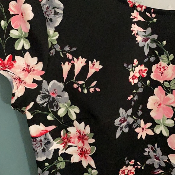 Express floral Crop Top in small - Picture 4 of 5